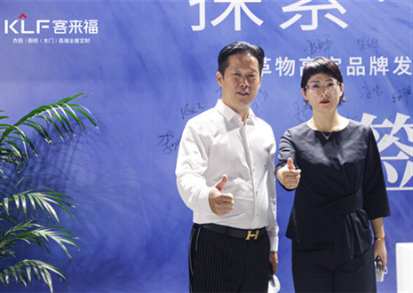 環(huán)保家居綠色生態(tài)｜客來(lái)福以水漆柜闡述高端全屋定制，塑市場(chǎng)高定之局